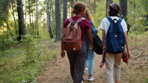 Jak przygotować plecak na wędrówki z dziećmi – praktyczne porady dla rodziców