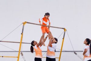 Rodzinne wyzwania – jak zorganizować aktywność, która połączy pokolenia