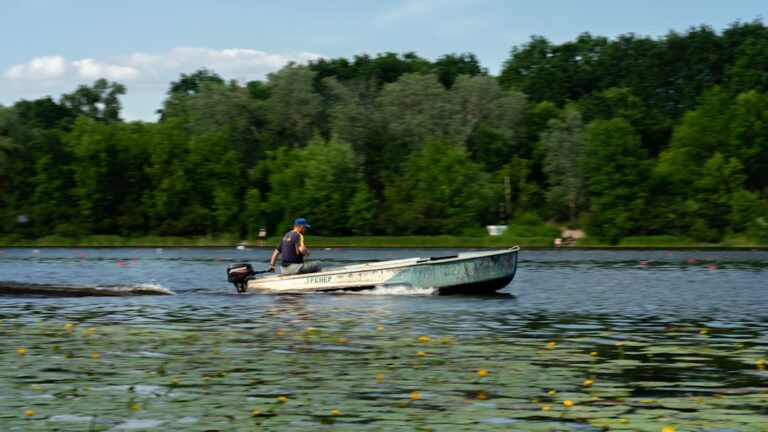 Aktywny wypoczynek nad jeziorem – pomysły na rodzinne spędzanie czasu